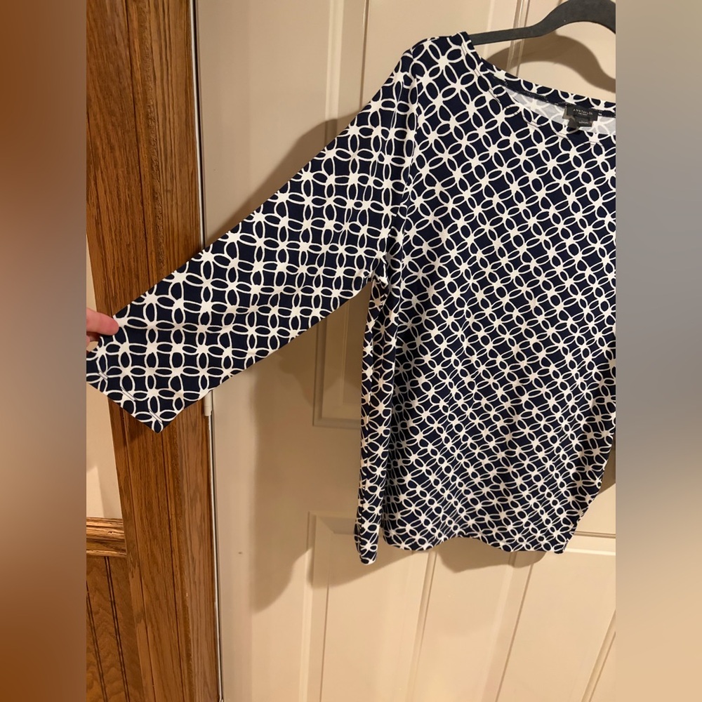 Ann Taylor Factory Navy White Geometric Print Top Large 3/4 Sleeve - Picture 2 of 6